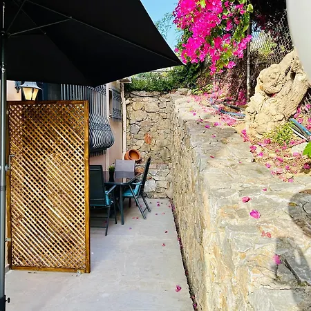 Terpsichori And Apartment Kalamaki (Chania)