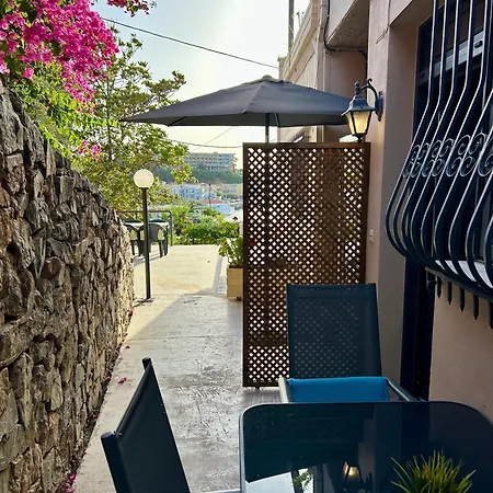 Terpsichori And Apartment Kalamaki (Chania)