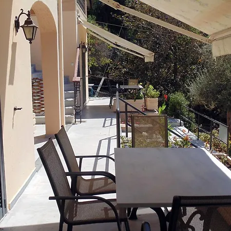 Terpsichori And Apartment Kalamaki (Chania)